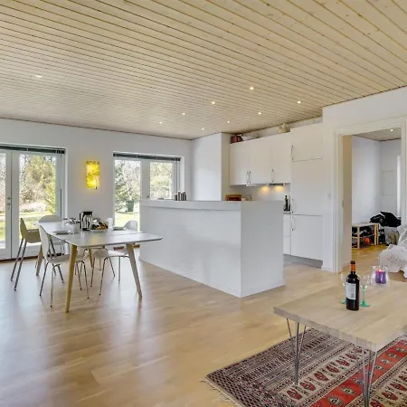 Pietari - 1-2km From The Sea By Interhome